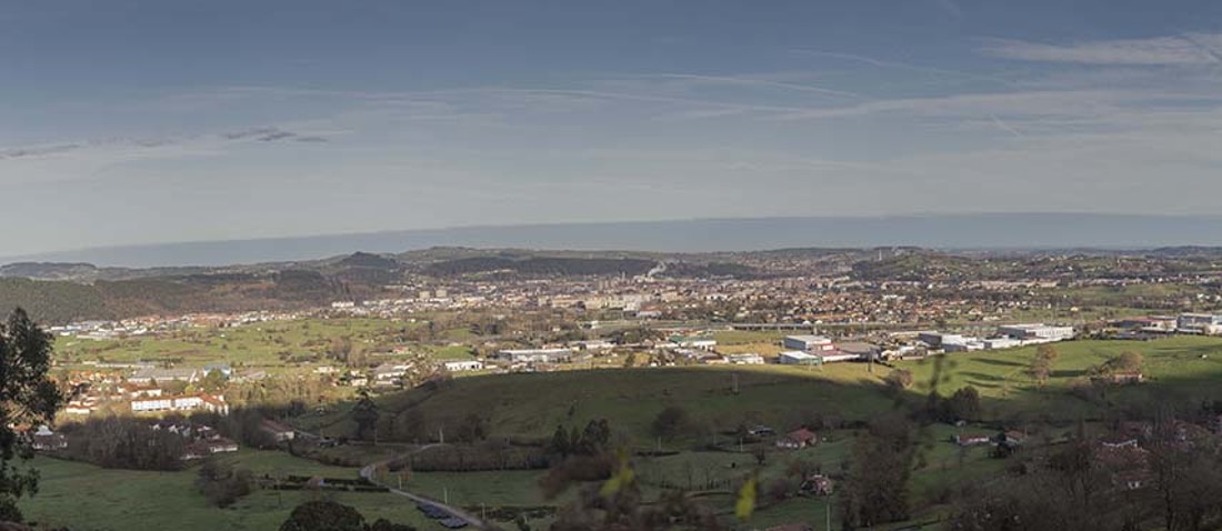 Torrelavega desde la ladera del Dobra